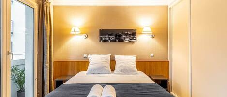 1 chambre, bureau, fer et planche à repasser, Wi-Fi gratuit