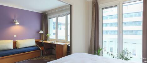 1 Schlafzimmer, Schreibtisch, Bügeleisen/Bügelbrett, Reisekinderbett