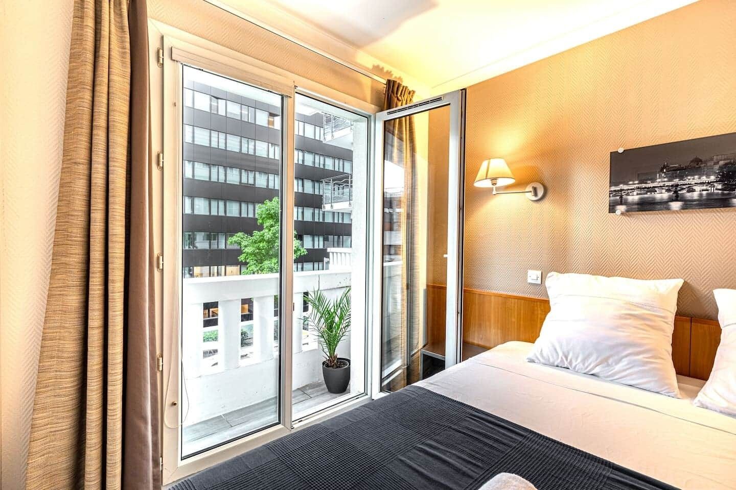 1 chambre, bureau, fer et planche à repasser, Wi-Fi gratuit