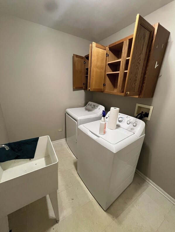 Family House, 4 Bedrooms | Laundry