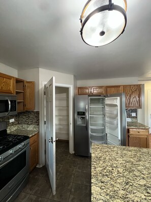 Family House, 4 Bedrooms | Private kitchen