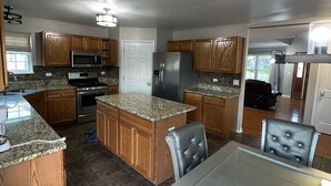 Familienhaus, 4 Schlafzimmer | Essbereich im Zimmer
