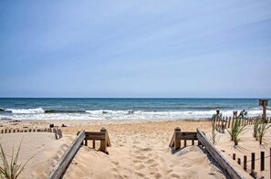 Plage, chaises longues