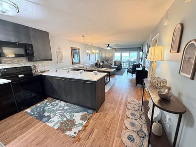 NEW listing! Surfer's Corner - updated condo on the beach in Rodanthe