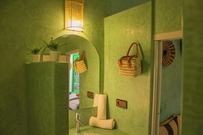 Comfort Double Room, 1 Double Bed, Courtyard View | Free WiFi, bed sheets - Riad Eljazouli (Marrakech)