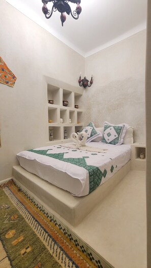 Comfort Double Room, 1 Double Bed, Courtyard View | Free WiFi, bed sheets - Riad Eljazouli (Marrakech)