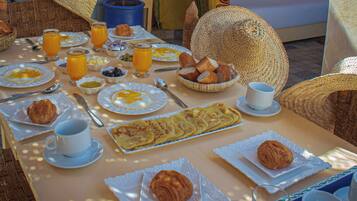 Desayuno de cocina local todos los días (con cargo)