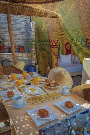 Daily local cuisine breakfast for a fee