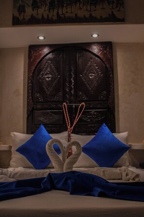 Comfort Double Room, Courtyard View | Wi-fi percuma, cadar katil