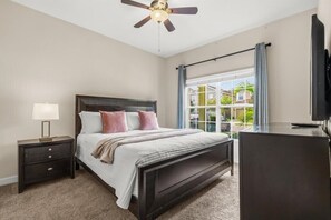 4 عدّة غرف نوم ومكواة/لوح كي وواي فاي وملاءات أسرّة