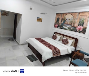 Deluxe Double Room | Free WiFi