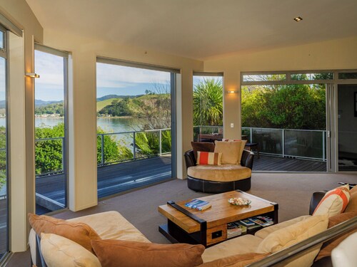 Bay View Escape - Whitianga Holiday Home
