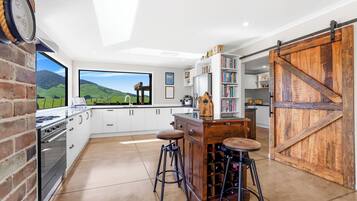 Fridge, dishwasher, coffee/tea maker, toaster