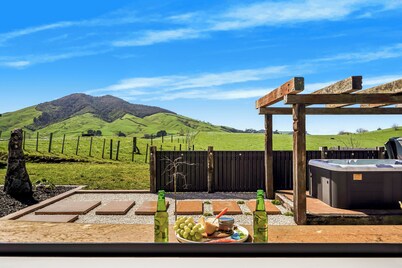 Kakepuku View and Spa Retreat - Te Awamutu