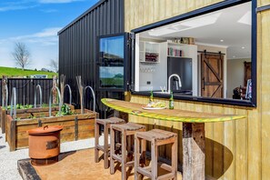 Outdoor dining - Kakepuku View and Spa Retreat - Te Awamutu (Te Awamutu)