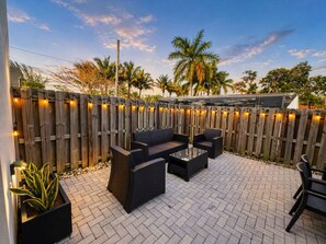 Terrace/patio - Stylish Stay Near Hard Rock Stadium (North Miami Beach)
