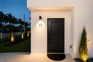 Exterior detail - Stylish Stay Near Hard Rock Stadium (North Miami Beach)
