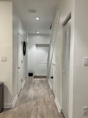 Terrific townhome with AC in North Miami Beach