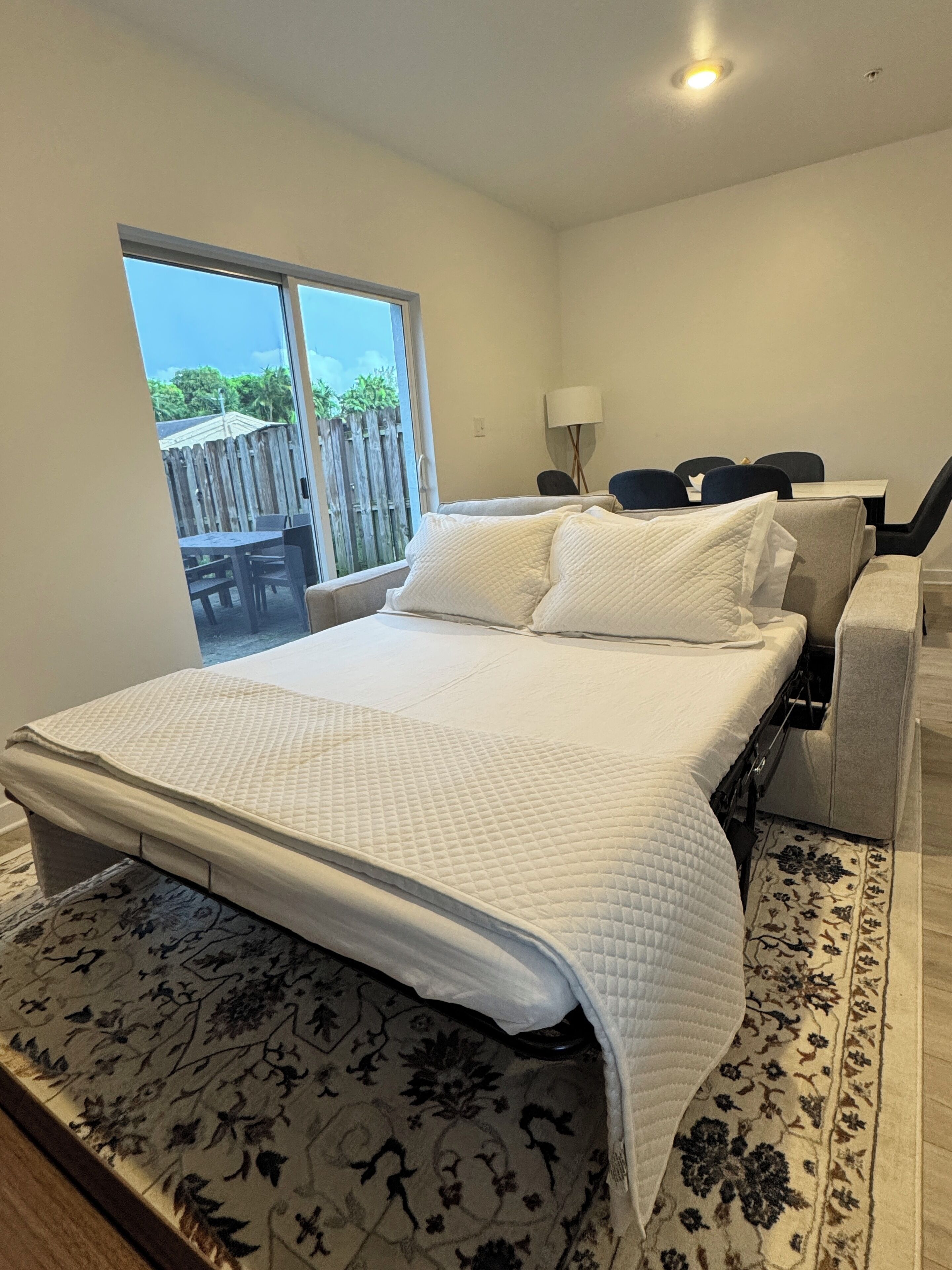 3 habitaciones, tabla de planchar con plancha, wifi y ropa de cama 