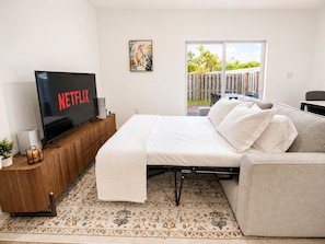 3 bedrooms, iron/ironing board, WiFi, bed sheets