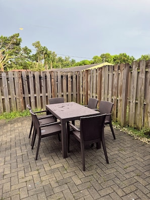 تناول الطعام بالخارج