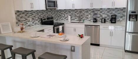 Coffee/tea maker, fridge, microwave, oven