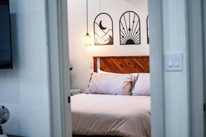 1 室のベッドルーム、セーフティボックス (室内)、アイロン / アイロン台、WiFi (無料)