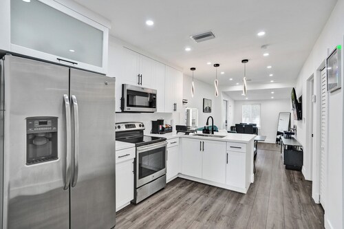 Miami Heart Retreat – Stylish & Central With Games