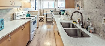 Walk-In Serenity 5m to DT+BathTub-W/D-Full Kitchen