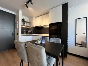Apartment | Dining - Oceana Suites San Eugenio (Santiago)