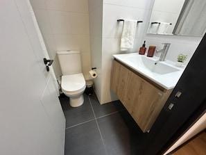 Apartamento conforto, sacada, vista para a cidade | Banheiro