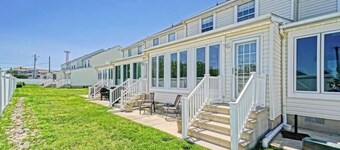 The LemonDrop: 3-bedroom townhome in charming Lewes minutes away from Beaches!