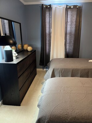 3 bedrooms, iron/ironing board, WiFi