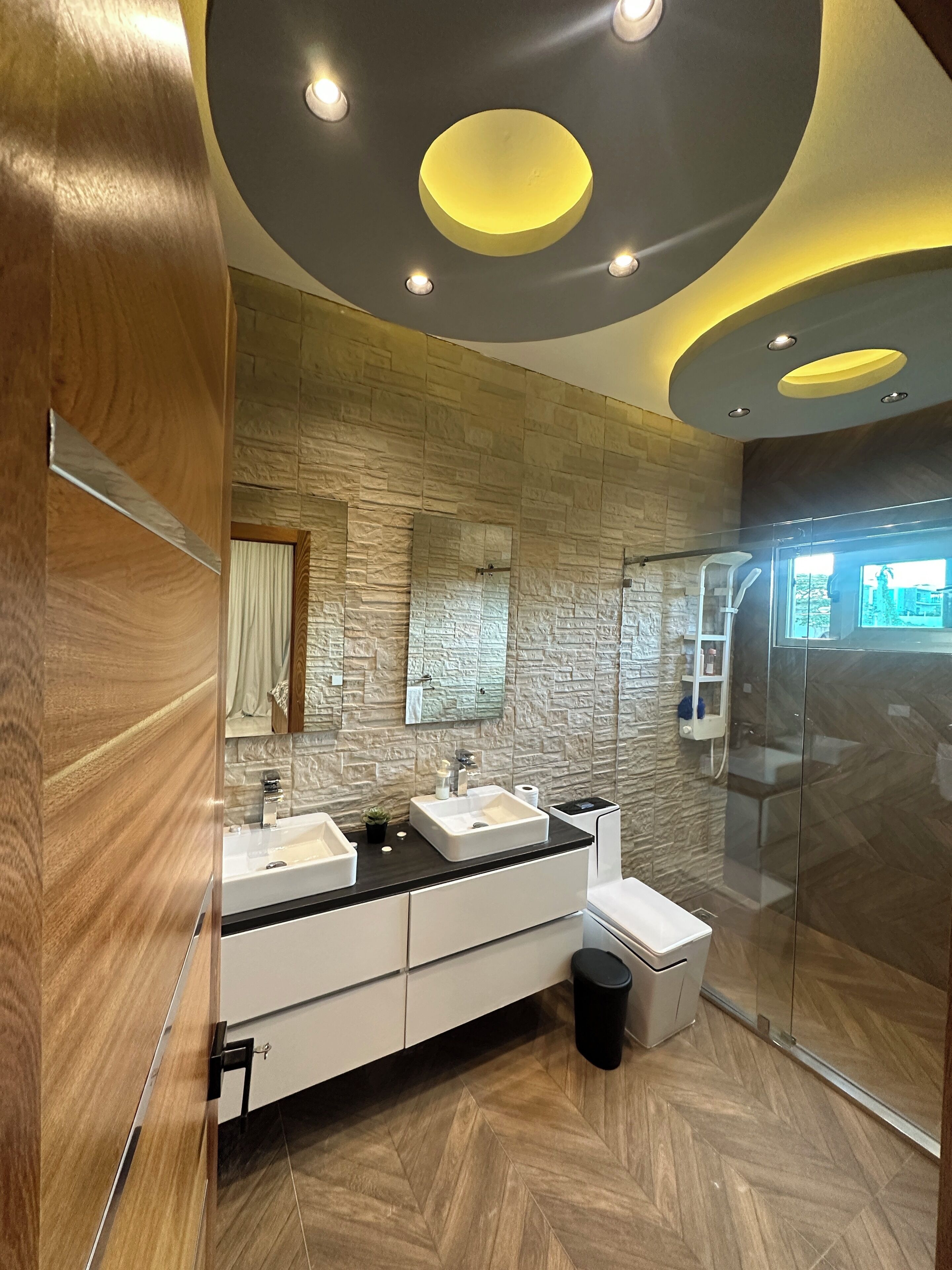 تجهيزات دش، مناشف، صابون، شامبو