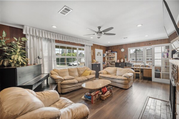 المنشأة من الداخل