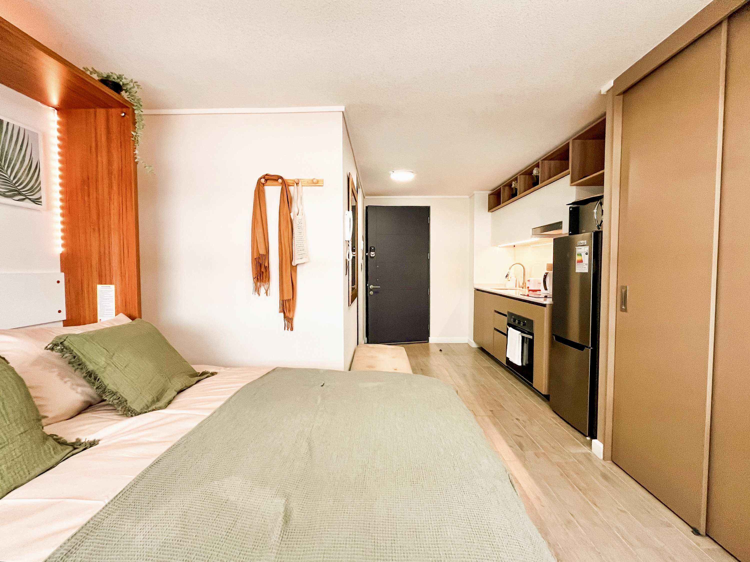1 slaapkamer, een bureau, een strijkplank/strijkijzer, wifi