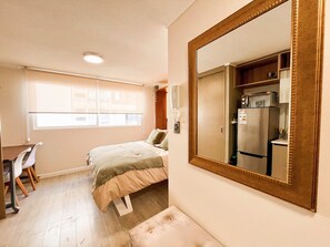 1 bedroom, desk, iron/ironing board, WiFi - Downtown Studio w/ Fast WiFi & Office (Santiago)