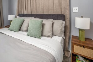 2 chambres, bureau, fer et planche à repasser, accès au Wi-Fi (inclus)