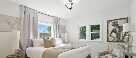 2 habitaciones, caja de seguridad en la habitación y escritorio