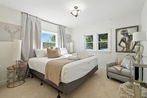 2 bedrooms, in-room safe, desk, iron/ironing board