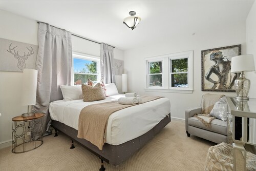 Charming 2-bedroom house in brilliant Near 5 minute DC with Shared backyard