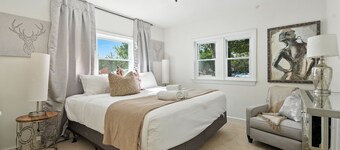 Charming 2-bedroom house in brilliant Near 5 minute DC with Shared backyard