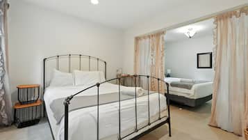 2 bedrooms, iron/ironing board, WiFi, bed sheets