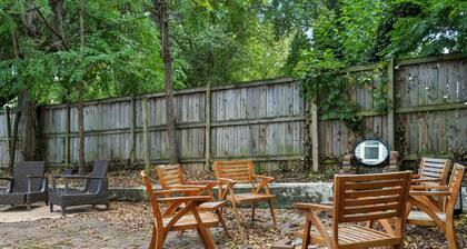 Charming 2-bedroom house in brilliant Near 5 minute DC with Shared backyard