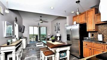 Micro-ondes, plaque de cuisson, lave-vaisselle