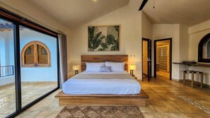 3 عدّة غرف نوم ومكواة/لوح كي وخدمة الإنترنت وملاءات أسرّة