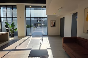 المنشأة من الداخل