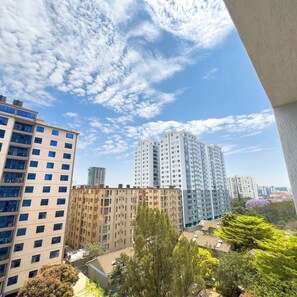 Exterior - Spacious 1BR in Lavington, WFH Ready, Great WiFi Near Shops & Eateries (Nairobi)