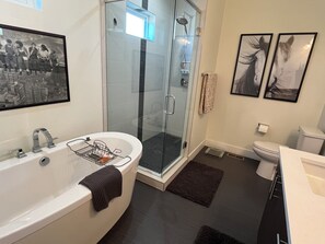 Bruser, boblebadekar, hårtørrer, bidet