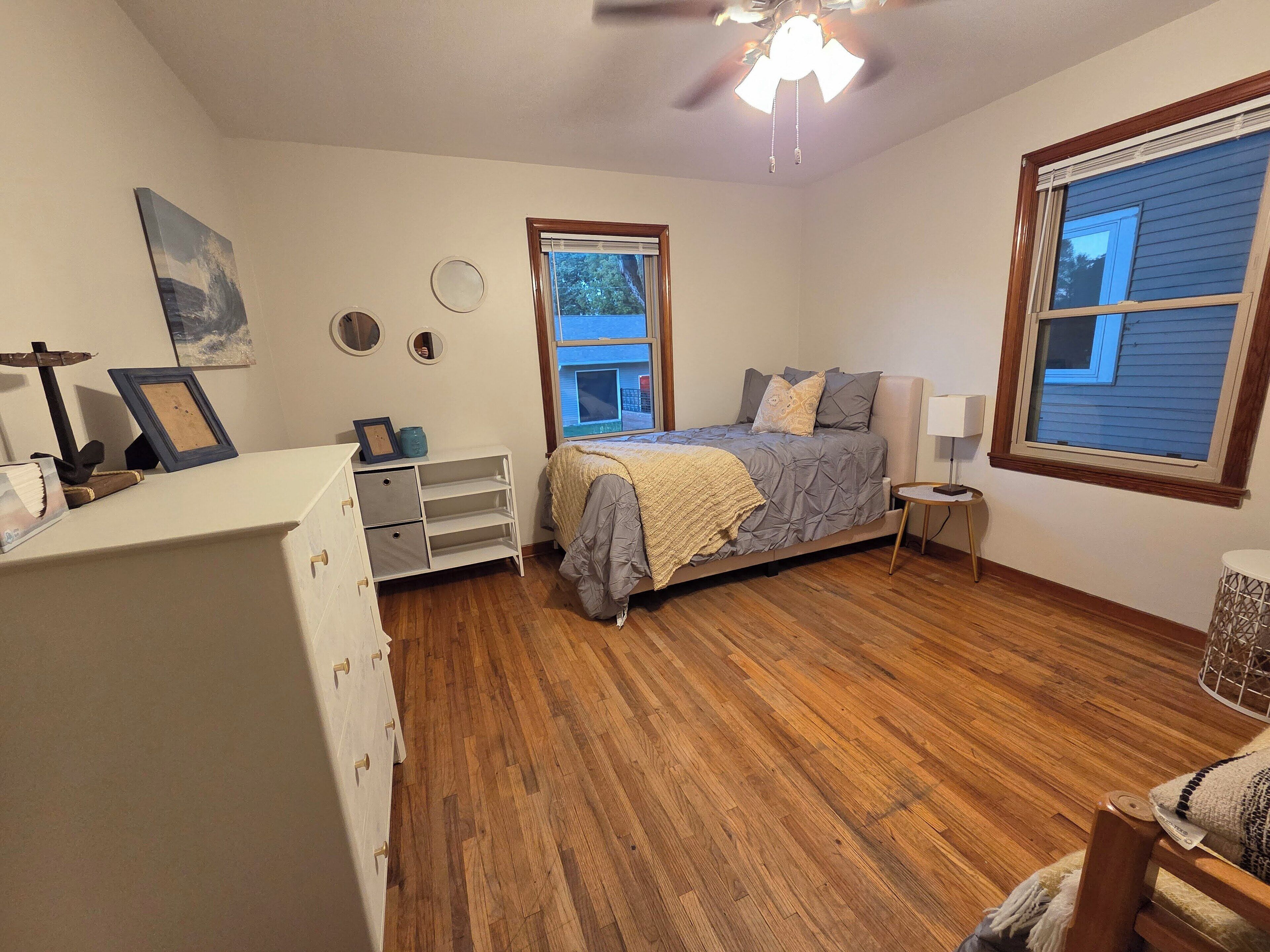 2 dormitorios, escritorio, tabla de planchar con plancha y wifi gratis